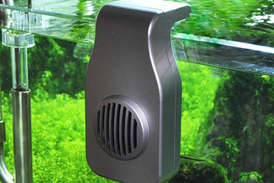 Quạt và chiller giúp duy trì nhiệt độ ổn định cho hồ thủy sinh.