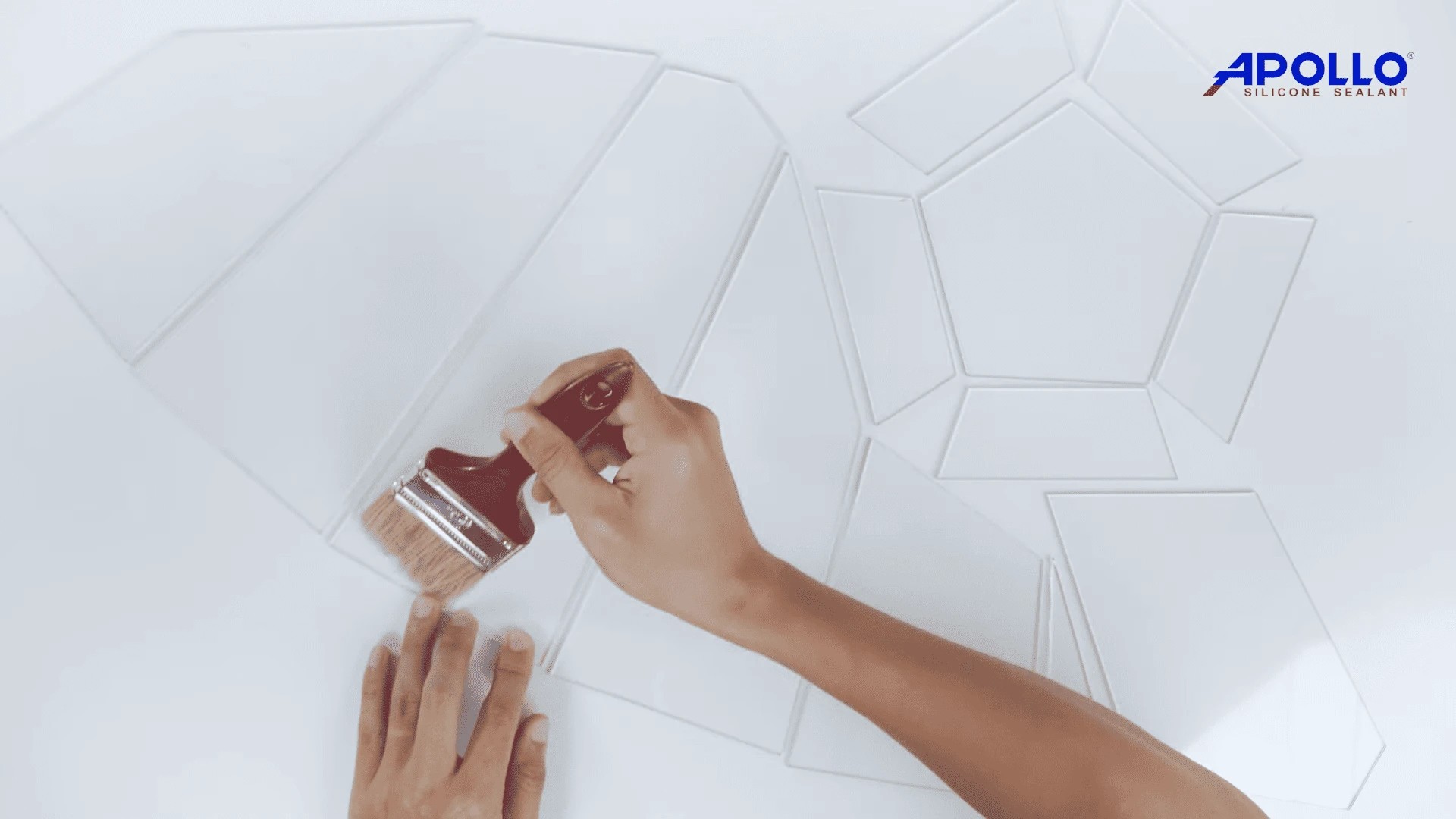 Vệ sinh bề mặt kính