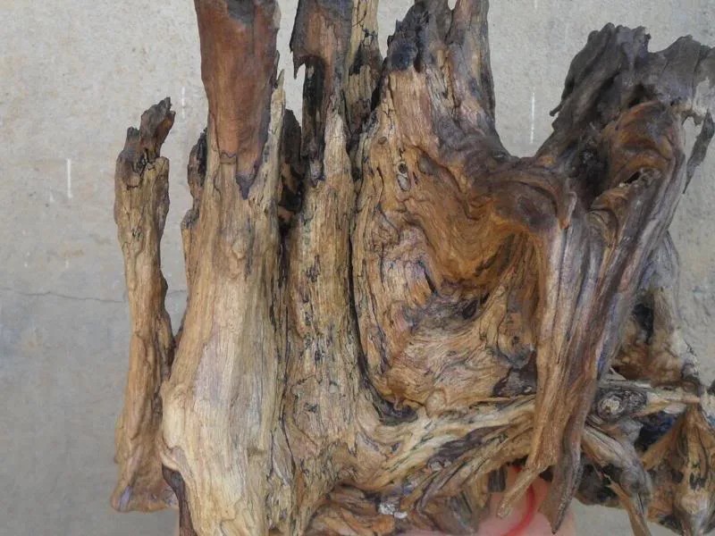 Toàn cảnh tác phẩm gỗ lũa hình núi