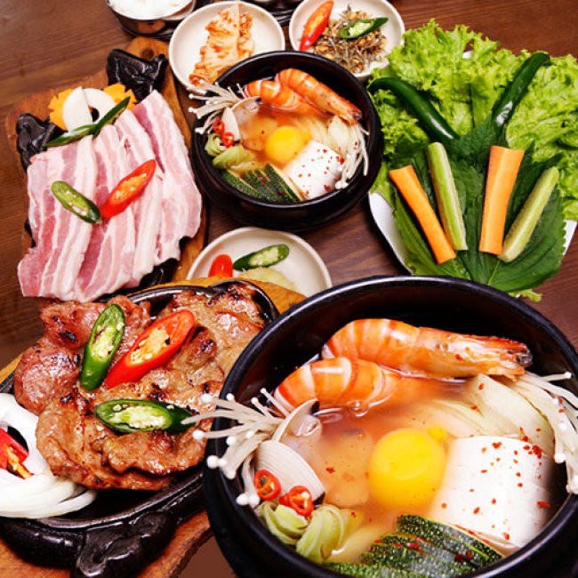Set menu Hàn Quốc hấp dẫn cho hai người với sườn nướng