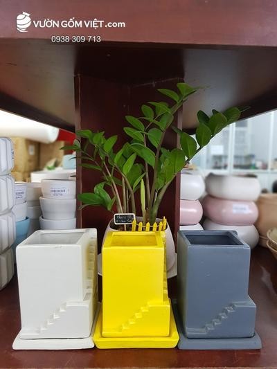 Xưởng sản xuất gốm sứ với các sản phẩm chậu cây cảnh nhỏ