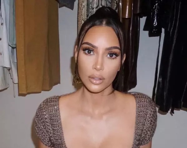 Kylie Jenner với kiểu tóc mái râu rồng và tóc buông xõa