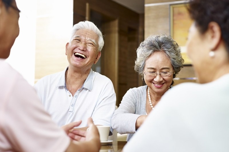 Khảo sát cho thấy người từ 70 tuổi trở đi cảm thấy cuộc sống trọn vẹn hạnh phúc hơn